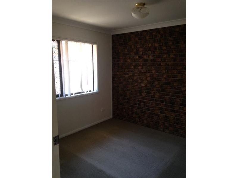 2/11 Emsworth Street, Wynnum QLD 4178