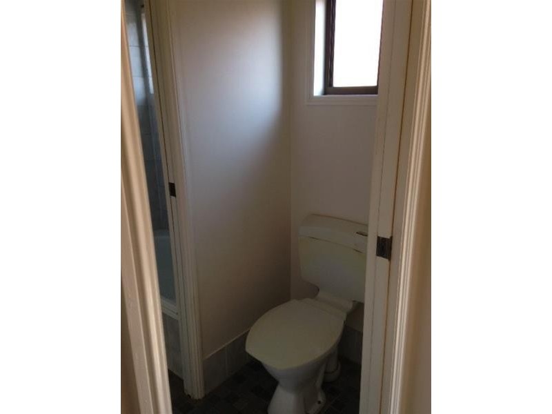 2/11 Emsworth Street, Wynnum QLD 4178