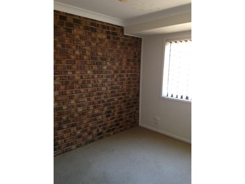 2/11 Emsworth Street, Wynnum QLD 4178