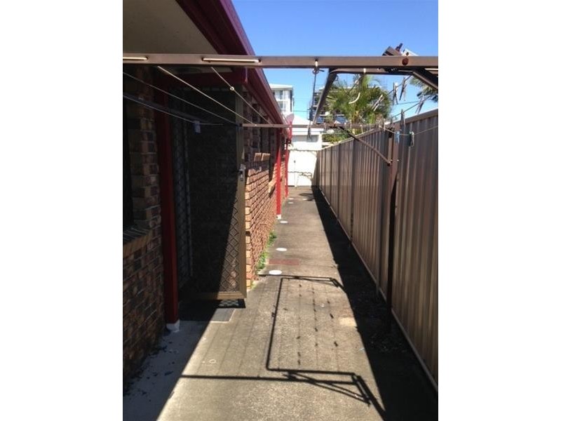 2/11 Emsworth Street, Wynnum QLD 4178