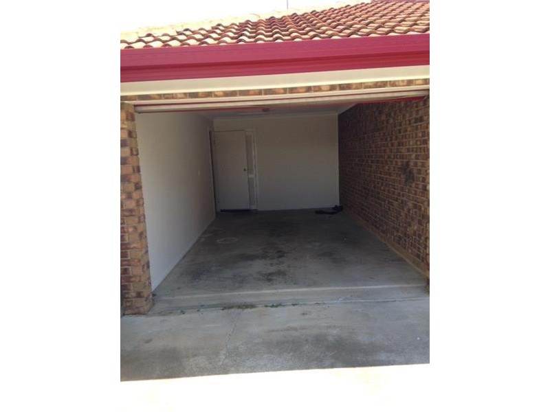 2/11 Emsworth Street, Wynnum QLD 4178