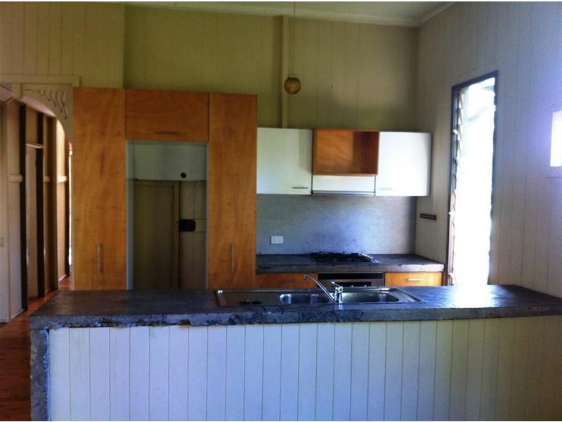 57 Mossgrove Street, Woolloongabba QLD 4102