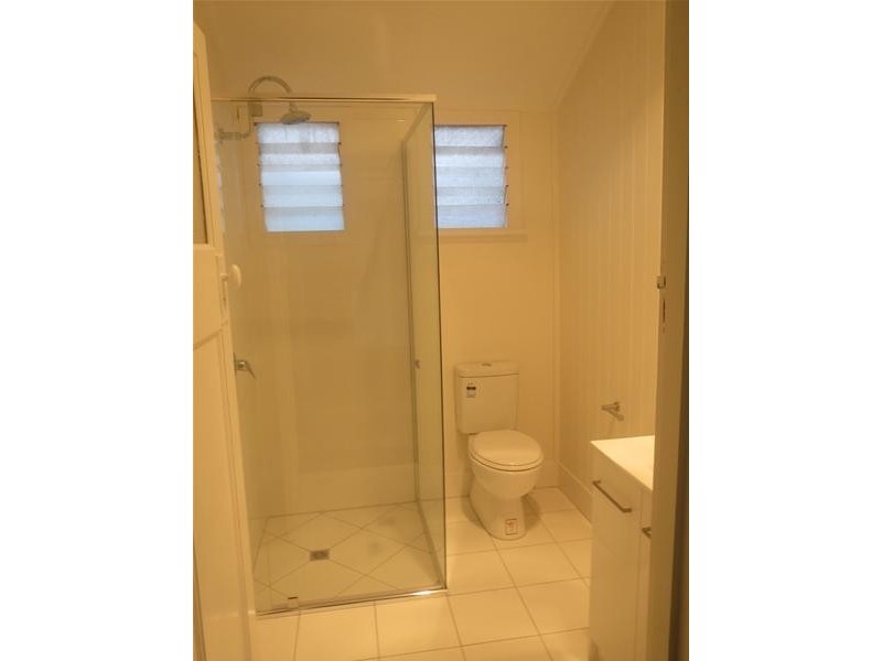 2/15 Ross Street, Woolloongabba QLD 4102