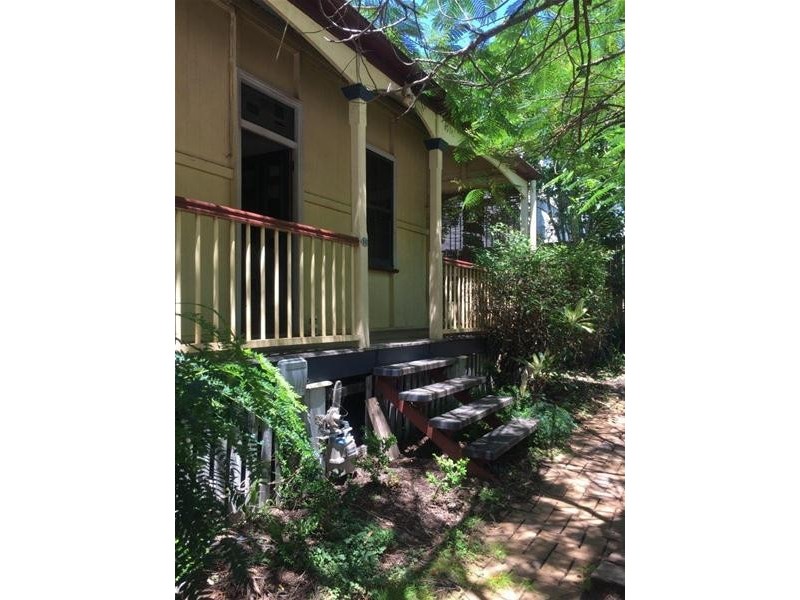 55 Mossgrove Street, Woolloongabba QLD 4102