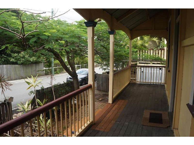 55 Mossgrove Street, Woolloongabba QLD 4102