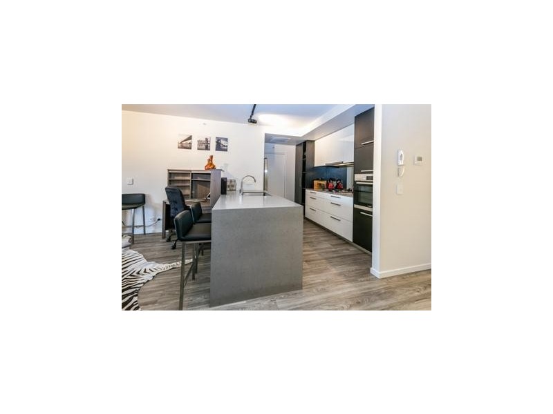 1084/9 Edmondstone Street, South Brisbane QLD 4101