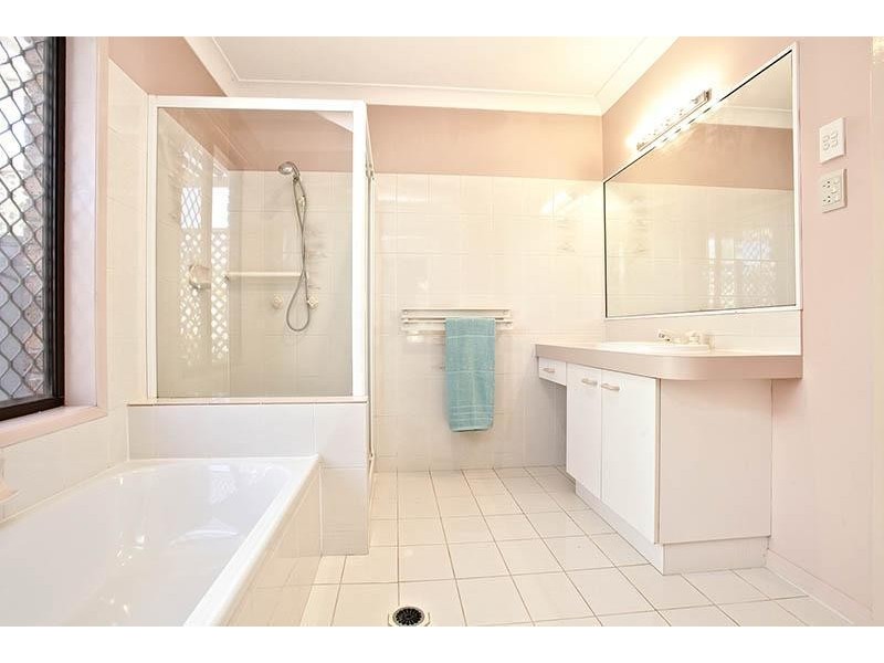 5 Mackenzie Court, Carindale QLD 4152