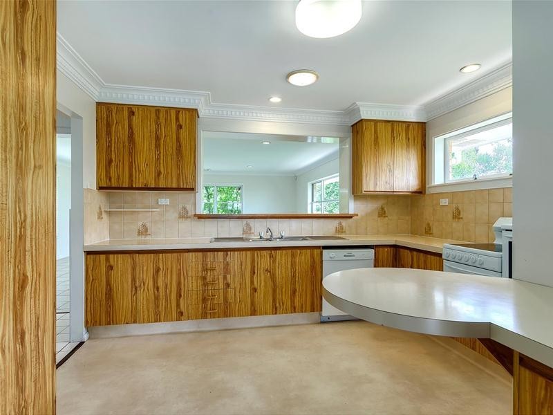 1 Kneale Street, Holland Park West QLD 4121