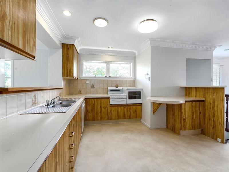 1 Kneale Street, Holland Park West QLD 4121