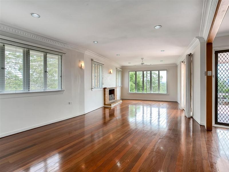 1 Kneale Street, Holland Park West QLD 4121