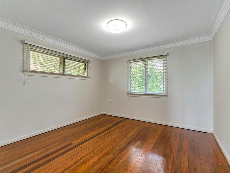 1 Kneale Street, Holland Park West QLD 4121