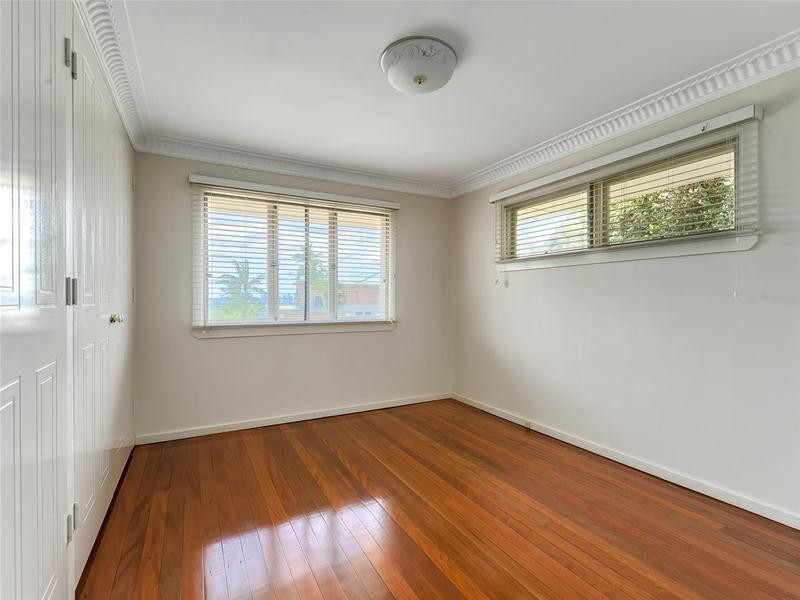 1 Kneale Street, Holland Park West QLD 4121