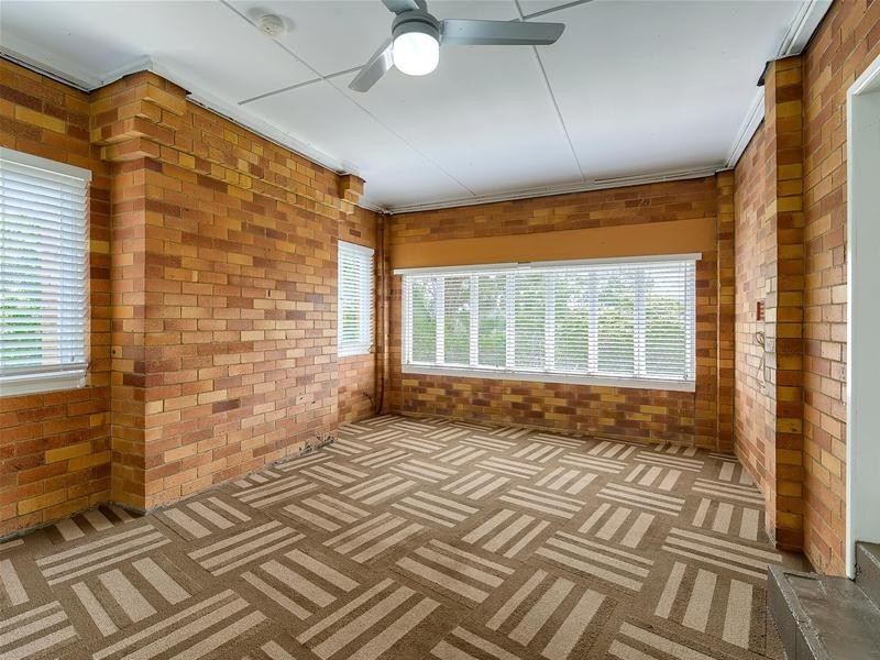 1 Kneale Street, Holland Park West QLD 4121