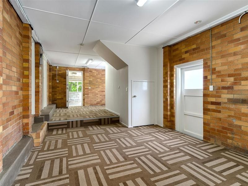 1 Kneale Street, Holland Park West QLD 4121