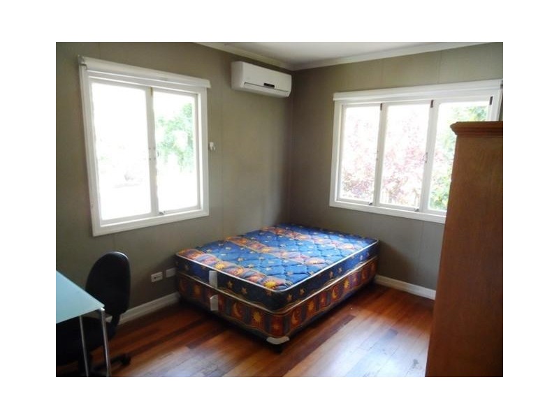 2 School Road, Yeronga QLD 4104