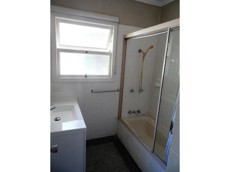 2 School Road, Yeronga QLD 4104