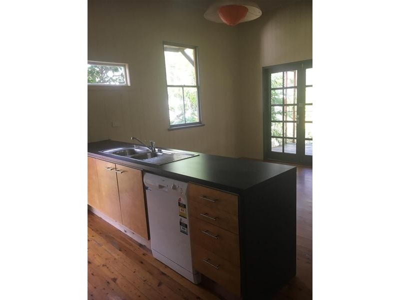 57 Mossgrove Street, Woolloongabba QLD 4102