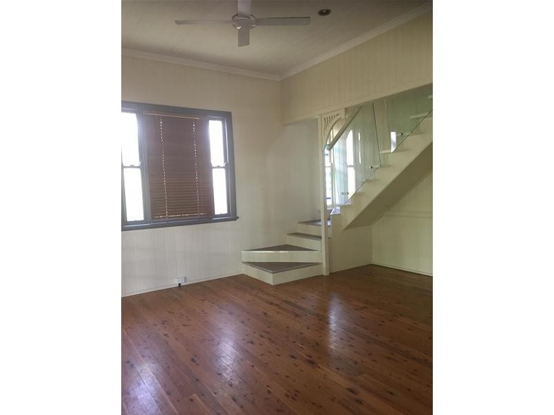 57 Mossgrove Street, Woolloongabba QLD 4102