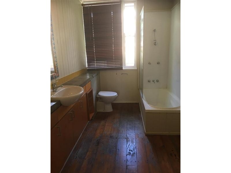 57 Mossgrove Street, Woolloongabba QLD 4102