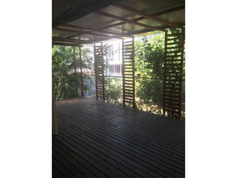 57 Mossgrove Street, Woolloongabba QLD 4102