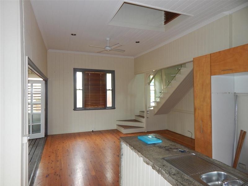 57 Mossgrove Street, Woolloongabba QLD 4102