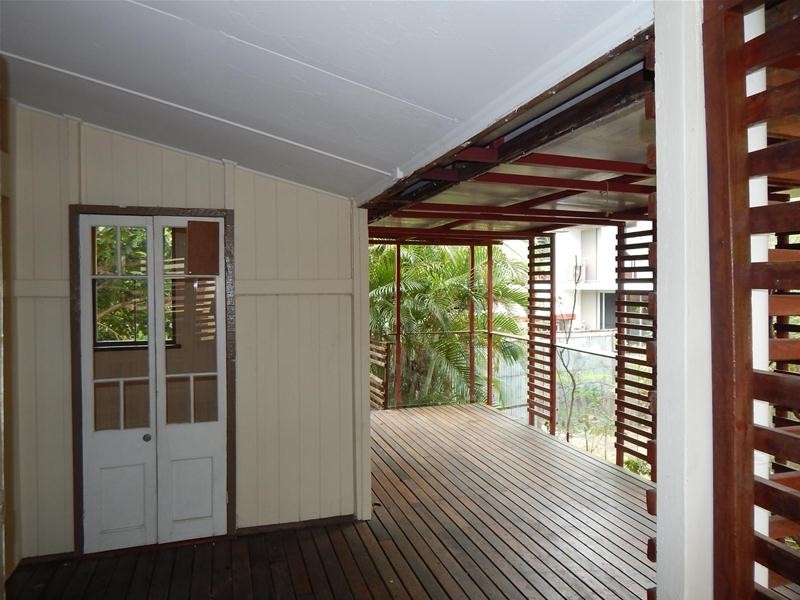 57 Mossgrove Street, Woolloongabba QLD 4102