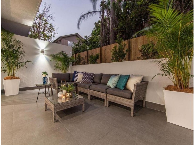 304/15 Durham Street, Coorparoo QLD 4151