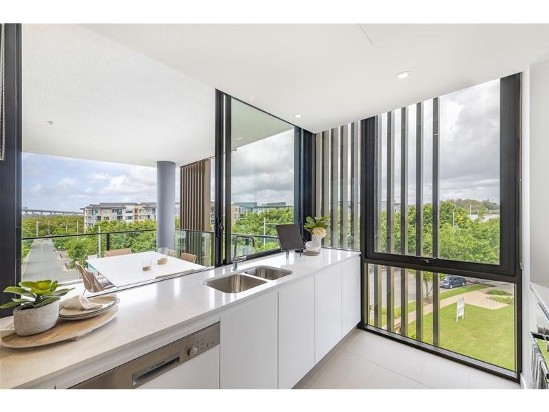 10204/310 MacArthur Avenue, Hamilton QLD 4007