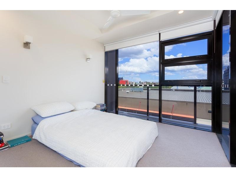 1056/9 Edmondstone  Street, South Brisbane QLD 4101