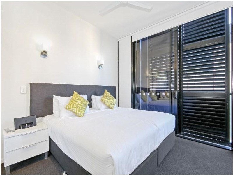 1036/9 Edmondstone Street, South Brisbane QLD 4101