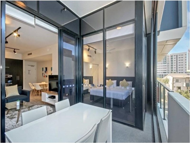 1036/9 Edmondstone Street, South Brisbane QLD 4101