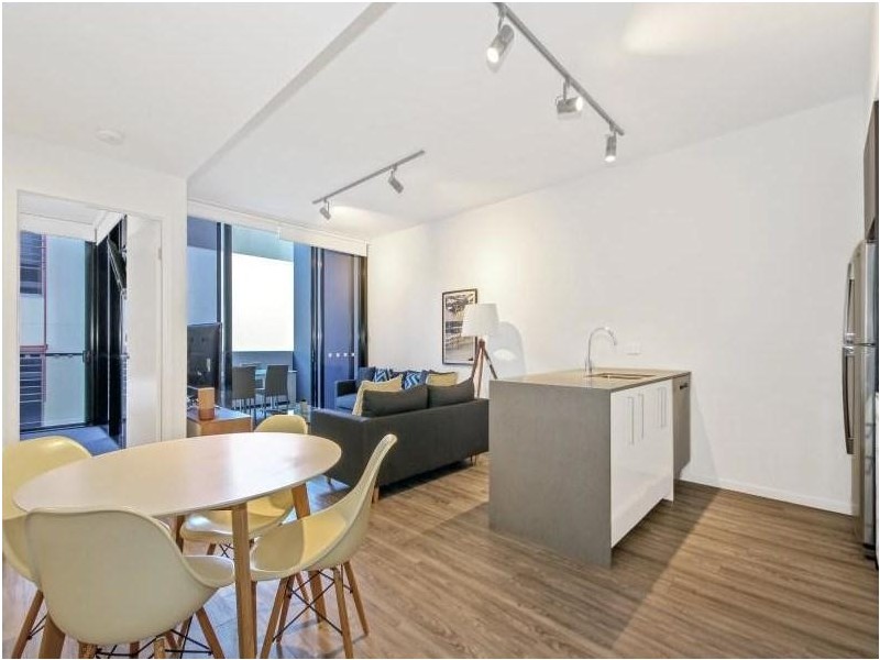 1036/9 Edmondstone Street, South Brisbane QLD 4101