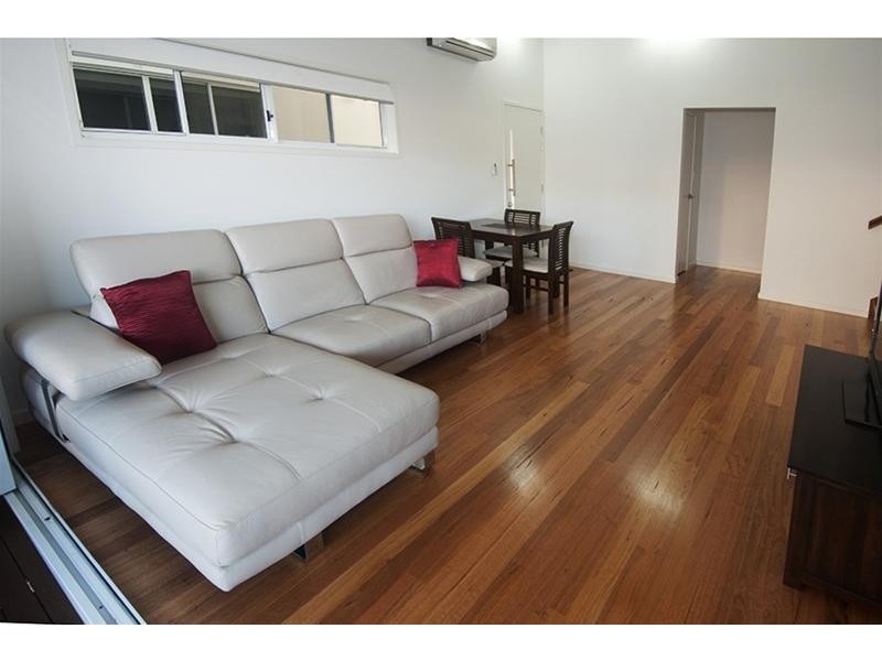 8/61 Prout Street, Camp Hill QLD 4152