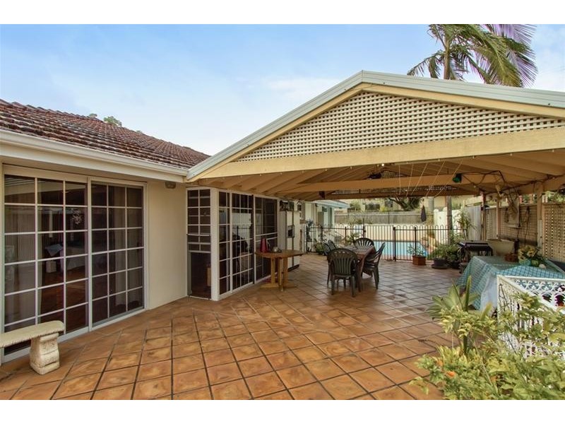 42 Kneale Street, Holland Park West QLD 4121