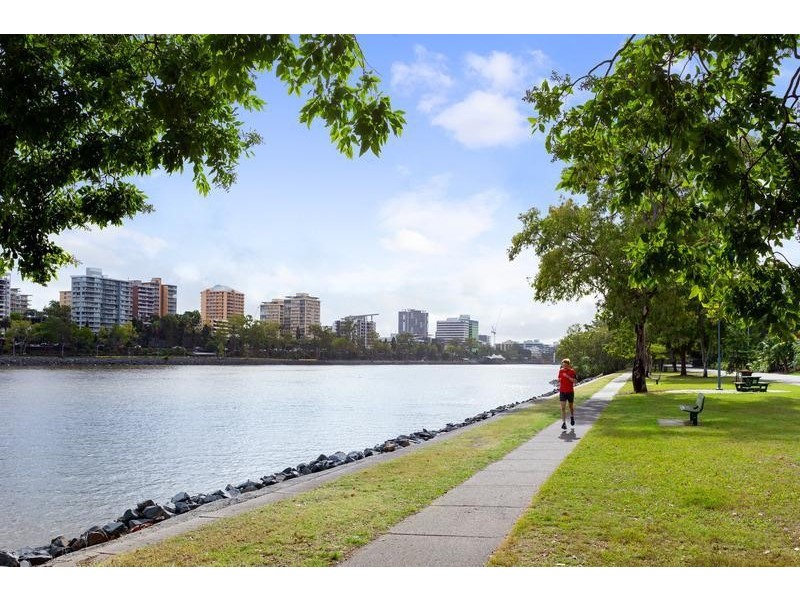 1 Rosecliffe Street, Highgate Hill QLD 4101