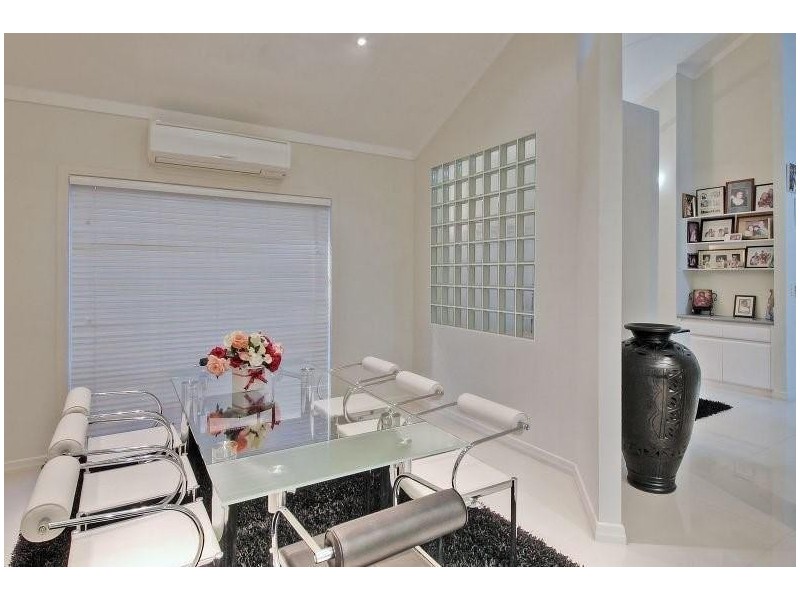 11 Capstan Place, Macgregor QLD 4109