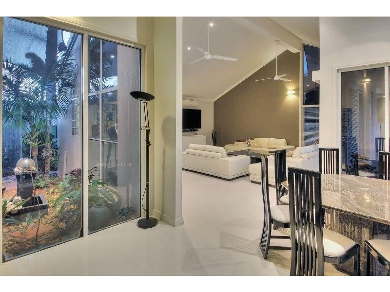 11 Capstan Place, Macgregor QLD 4109