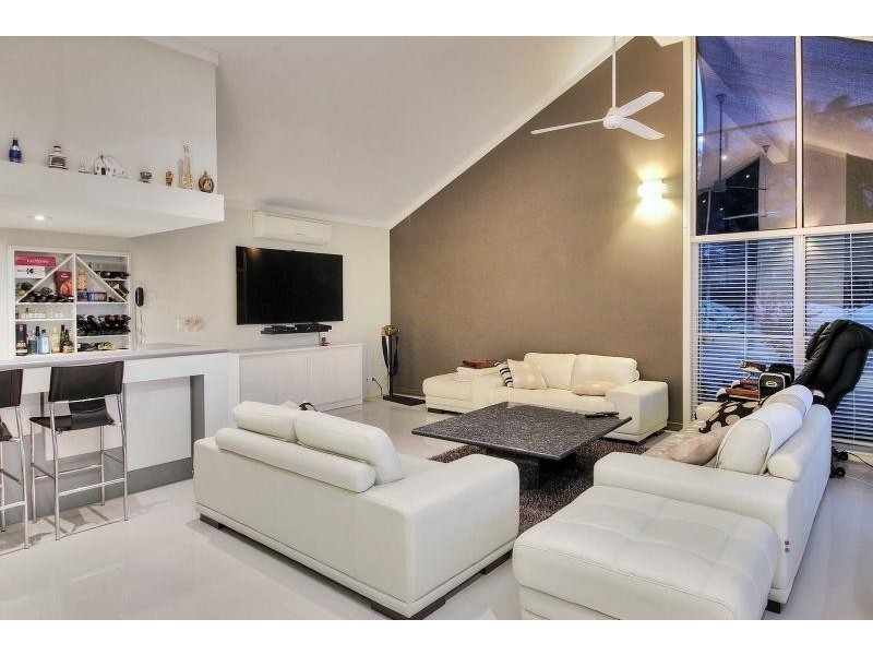 11 Capstan Place, Macgregor QLD 4109