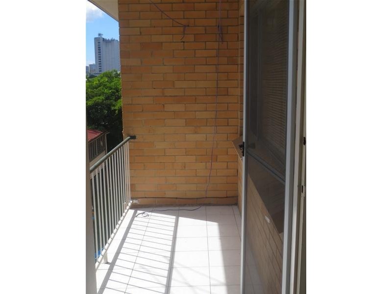 8/31 Qualtrough Street, Woolloongabba QLD 4102