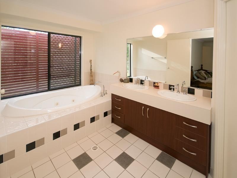 72 Bowhill Road, Willawong QLD 4110