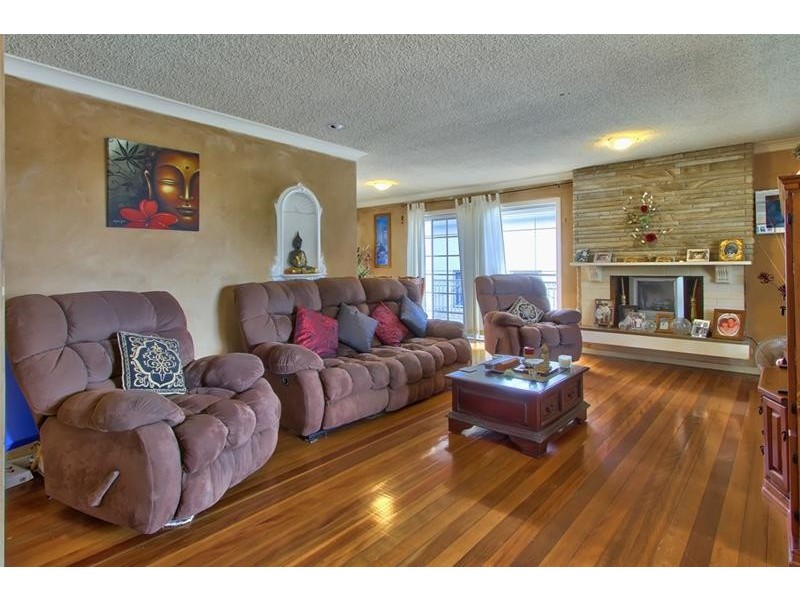 42 Kneale Street, Holland Park West QLD 4121