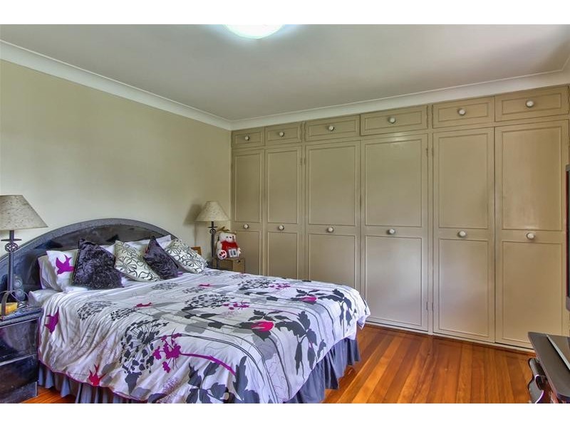 42 Kneale Street, Holland Park West QLD 4121