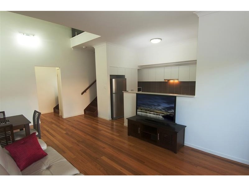 8/61 Prout Street, Camp Hill QLD 4152