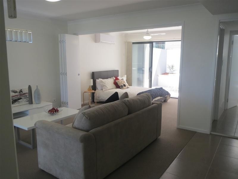 21 Fenton Street, Fairfield QLD 4103