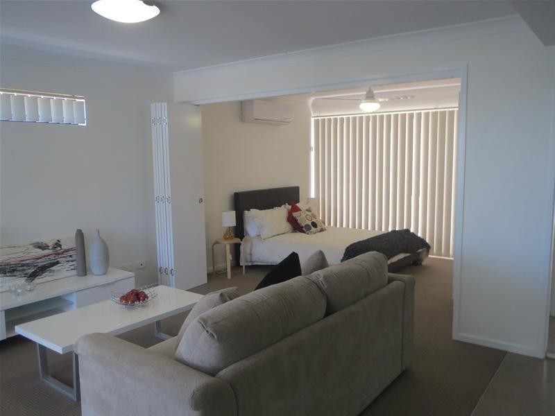 21 Fenton Street, Fairfield QLD 4103