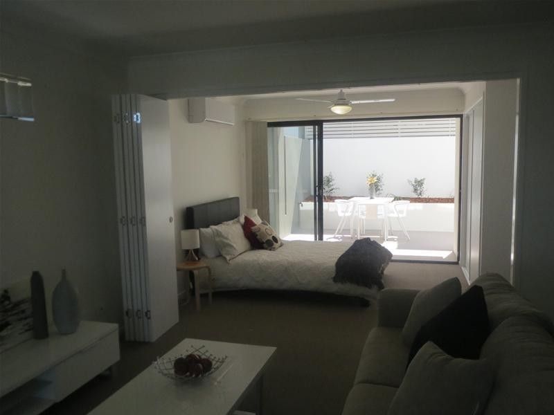 21 Fenton Street, Fairfield QLD 4103