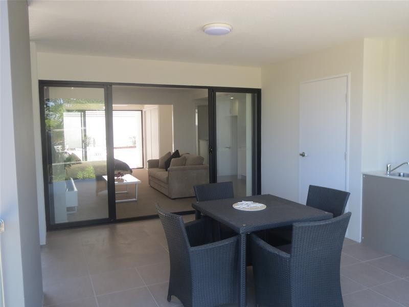 21 Fenton Street, Fairfield QLD 4103