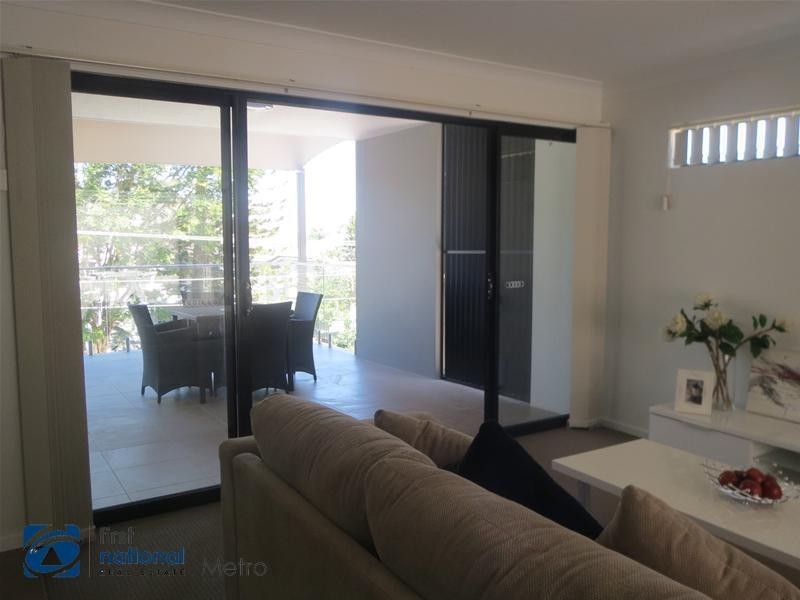 21 Fenton Street, Fairfield QLD 4103