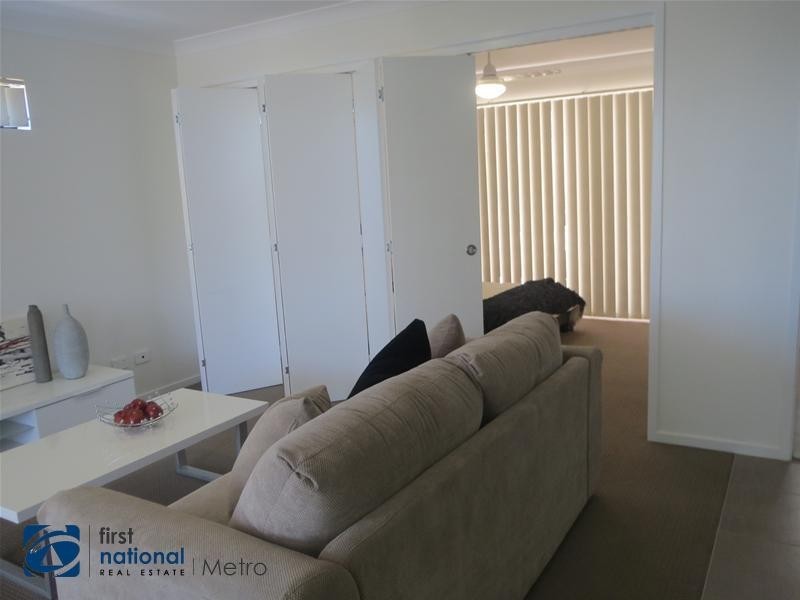 21 Fenton Street, Fairfield QLD 4103