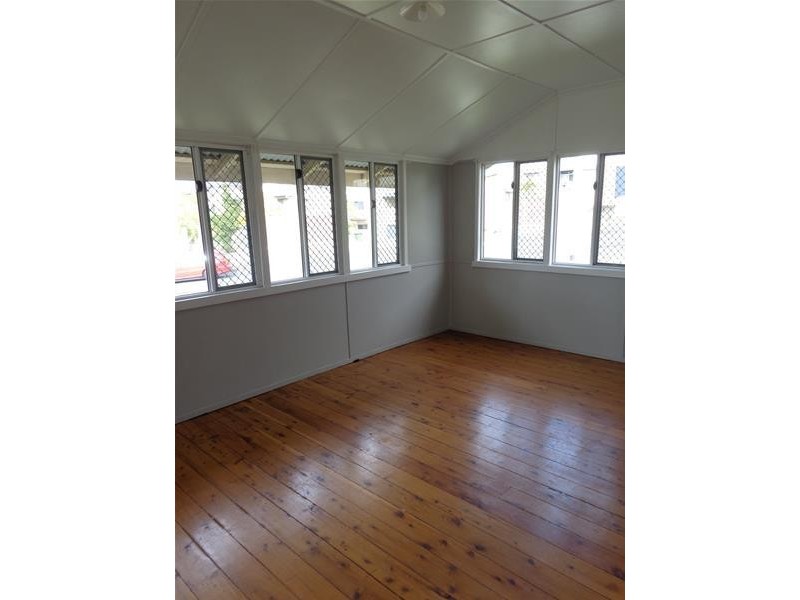 4 Hyde Road, Yeronga QLD 4104